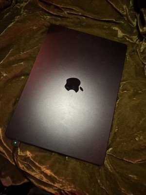 MacBook Pro 14-inch - Apple M4 chip Built for Apple Intelligence - 16GB Memory