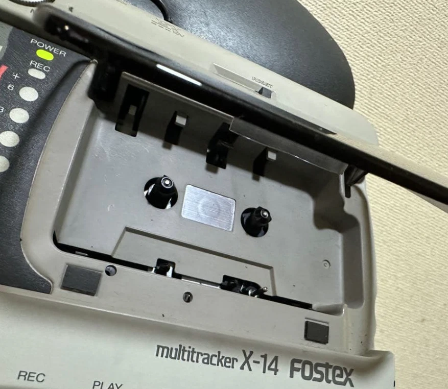 Fostex X-14 Multitracker 4-Track Built-in Mixer and Condenser Microphone - Image 4 of 4