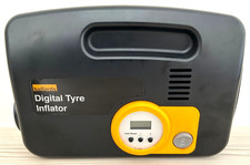 HALFORDS DIGITAL TYRE INFLATOR