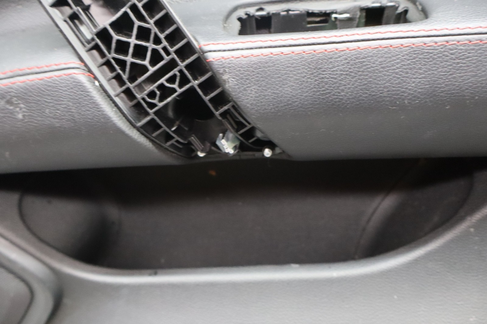 14-17 Maserati Ghibli Front Right Side Interior Door Panel Assembly Black OEM