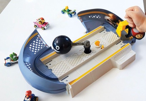 Hot Wheels Mario Kart Chain Chomp Track Set Donkey Kong Car Figure - Picture 2 of 2