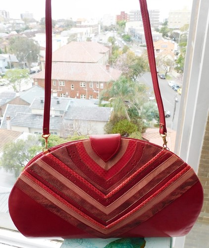 VINTAGE Couture 1980s Original Red with Textured Lizard Leather Handbag - Picture 4 of 7
