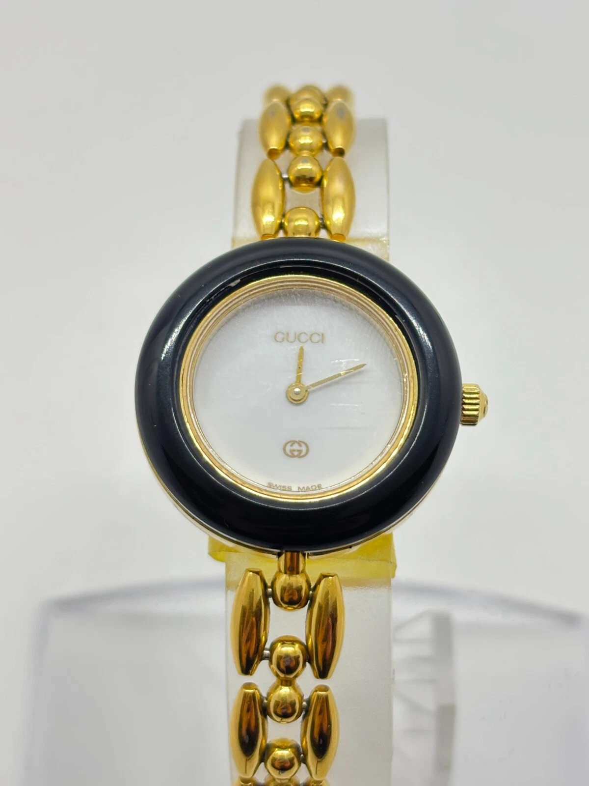 [Lire] Gucci Lunette Change Noir Couleurs Blanc/Or Quartz Occasion Fonctionne F/S