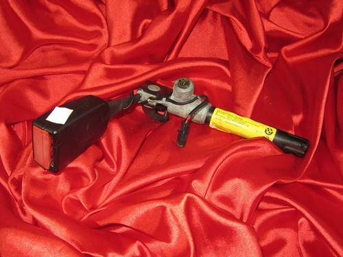 BMW E60 E61 5 series REAR RIGHT LOWER SEAT BELT PRETENSIONER SEATBELT 7065888 - Picture 6 of 10
