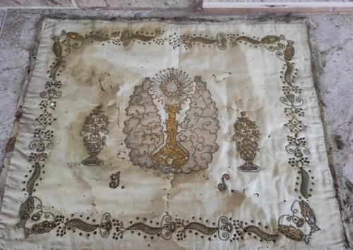 Antiguo Estandarte Religioso Bordado del Siglo XIX - Imagen 16 de 16