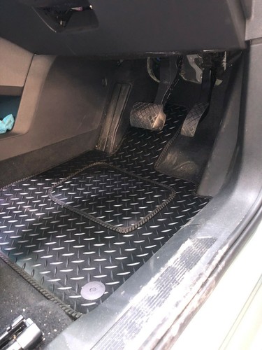 SKODA ENYAQ 2020-ONWARD (TAXI VERSION) FULLY TAILORED BLACK RUBBER FLOOR MATS - Picture 2 of 7