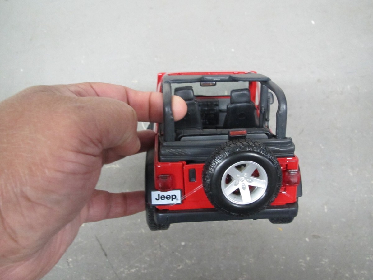 Maisto Special Edition Red Jeep Wrangler Rubicon 1 18 for
