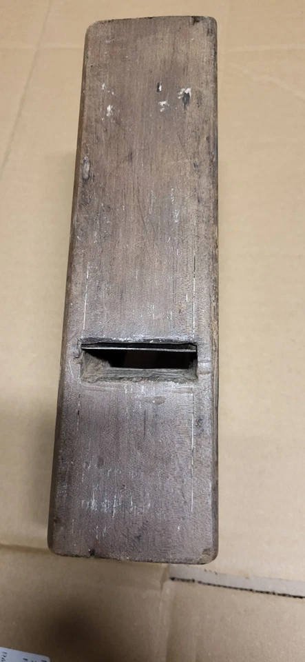 Ancien rabot en bois et lame metal - Photo 3/4