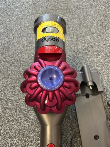 Dyson V7 Motorhead Cordless Bagless Vacuum Cleaner - Picture 4 of 7