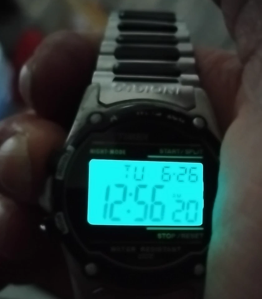 Vintage Timex Atlantis 100 Men's Watch 40 mm Indiglo Works Great Original Band - Image 3 of 4