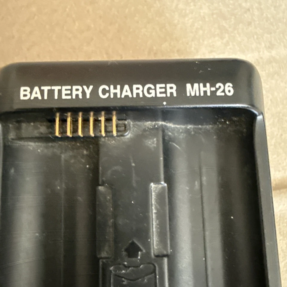 Cargador de batería original Nikon MH-26 Foto 2 de 4