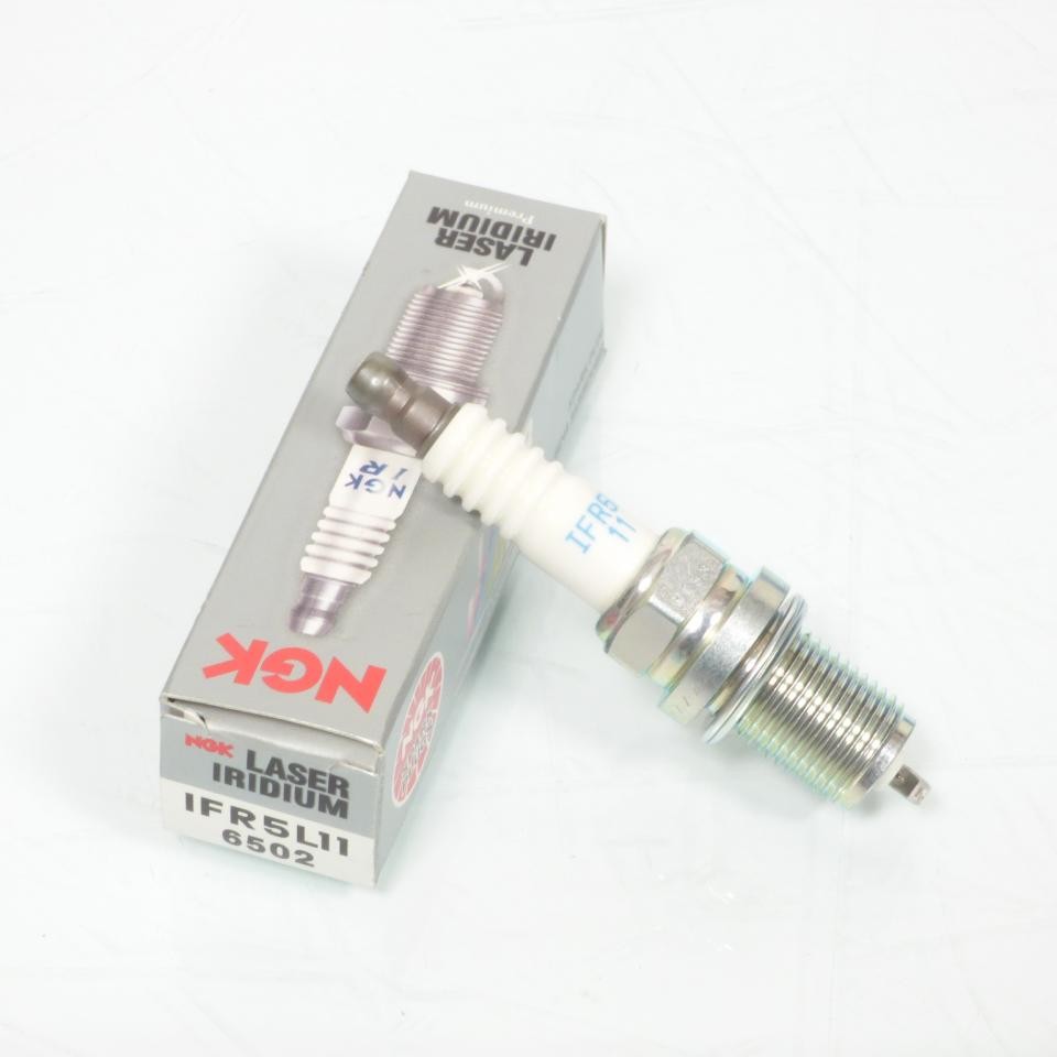 Bougie NGK IFR5L11 pour résoudre les démarrages difficiles du Honda 650 TRX