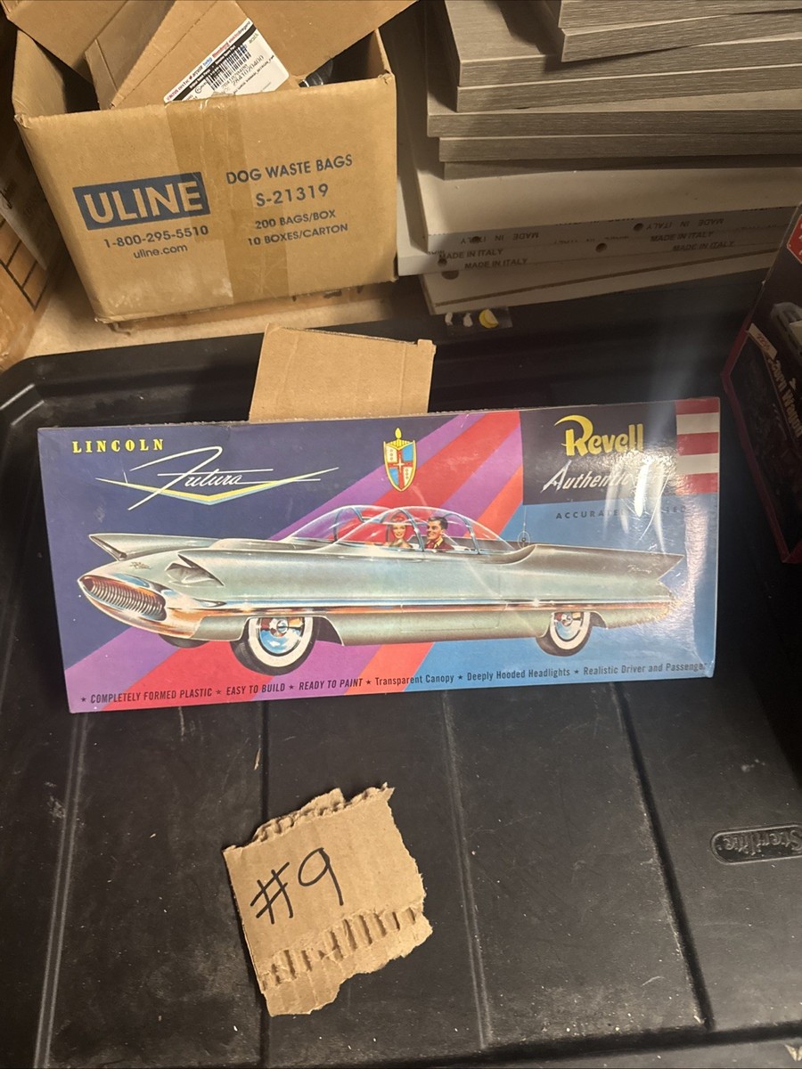 Revell 1270 1/27 Scale 1956 Lincoln Futura Plastic Model Kit