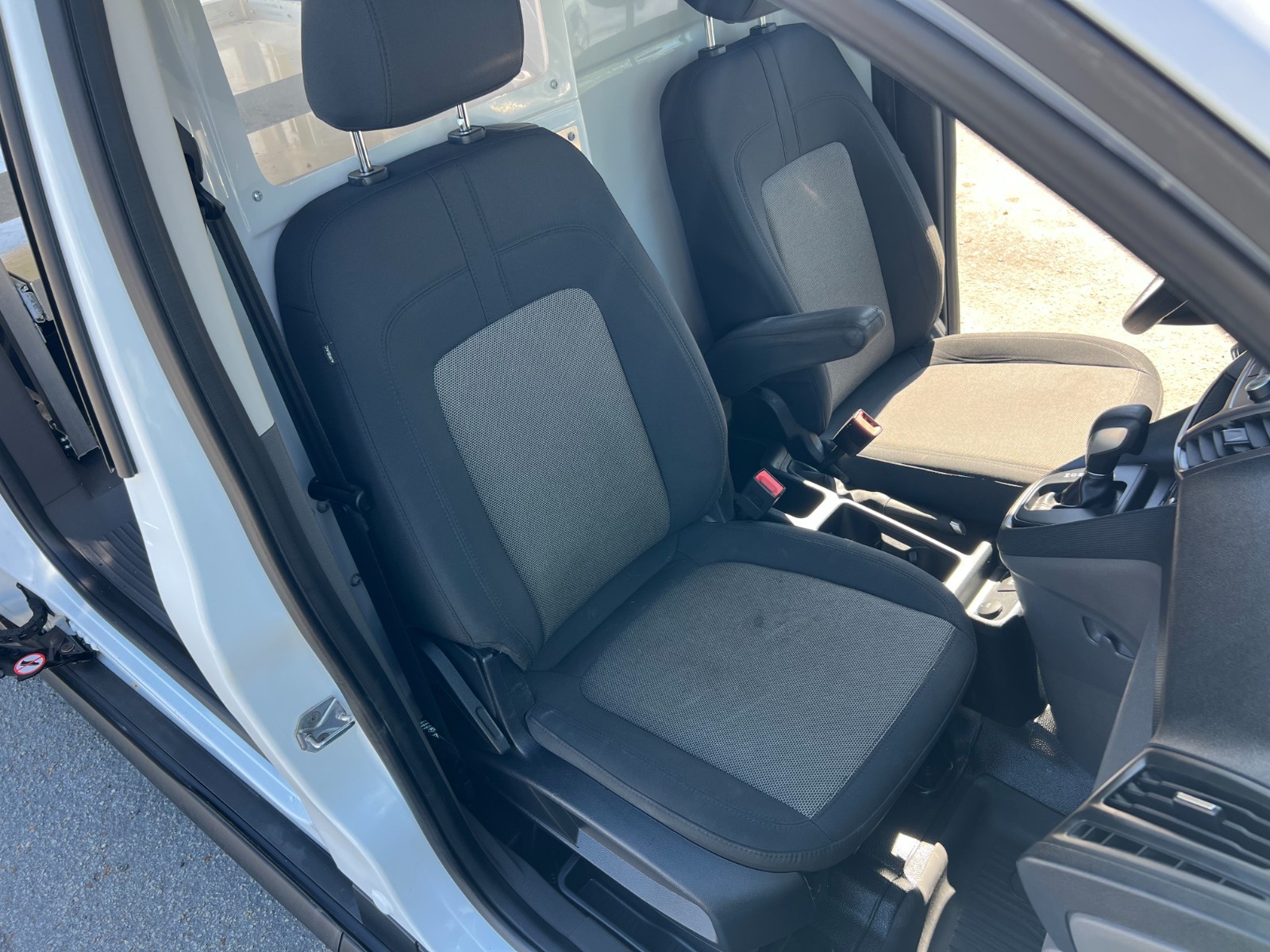 Ford Transit Connect - Image 15
