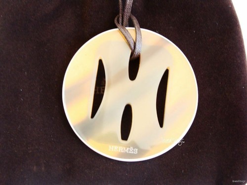 AUTH HERMES TONKIN HORN & LACQUER NECKLACE - RARE - Picture 2 of 4