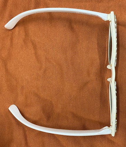 VINTAGE 1950s FG FOSTER GRANT SUNGLASSES WHITE RETRO ACCENTS OVER EYES BEAUTIFUL - Picture 2 of 8