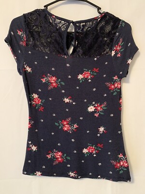 No Boundaries floral top size XS Short Sleeve RN# 52469, Lace Trim