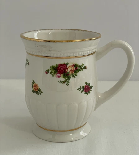 Vtg 1962 Royal Albert Old Country Roses footed fluted coffee mug discontinued