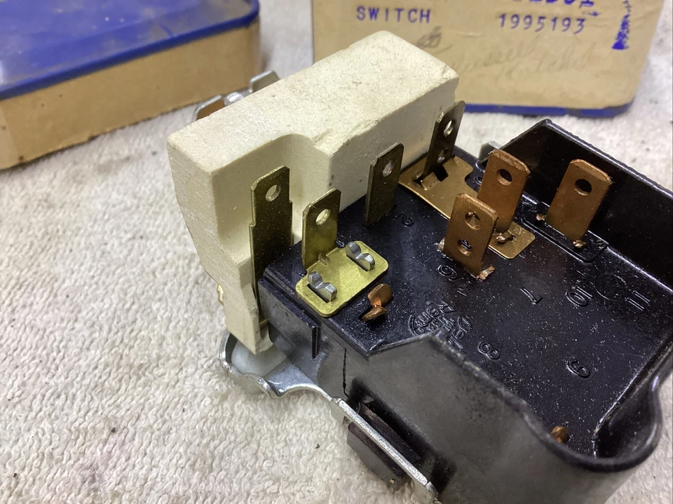 Nuevo de Lote Antiguo 1974 1975 Chevrolet Vega Monza Nova Interruptor Faro D1591 GM 1995193 Foto 4 de 4