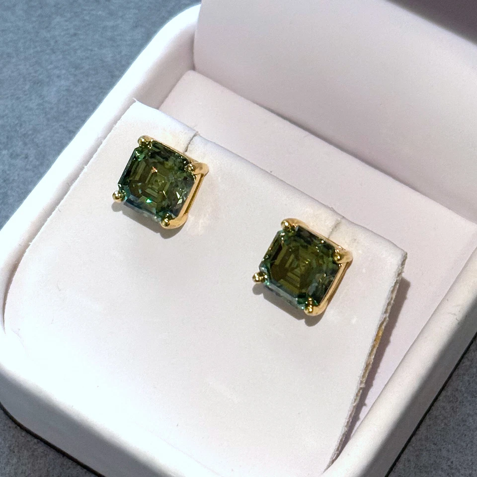 Серьги-гвоздики с муассанитом зеленой огранки Ашер сертифицированные VVS1 - серебро 925 пробы - Изображение 2 из 4