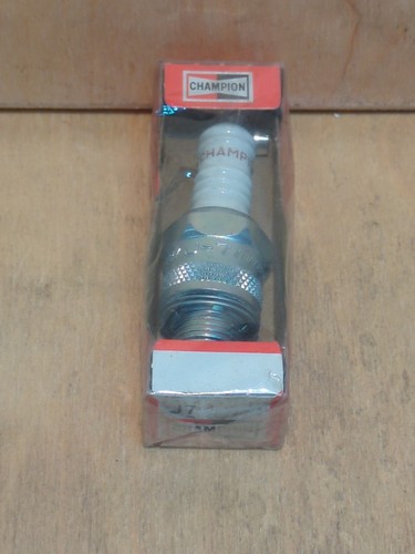 Champion J7 J-7 Spark Plug - Picture 2 of 2