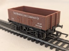 Hornby R211 OO Gauge 10 Ton Mineral Lime Wagon
