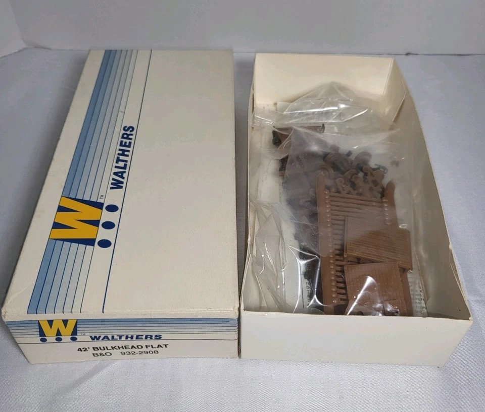 Three Walthers NOS Flat Cars B&M 932-2901, T&NO/SP 2909, B&O 2908 HO Scale - Image 4 of 4