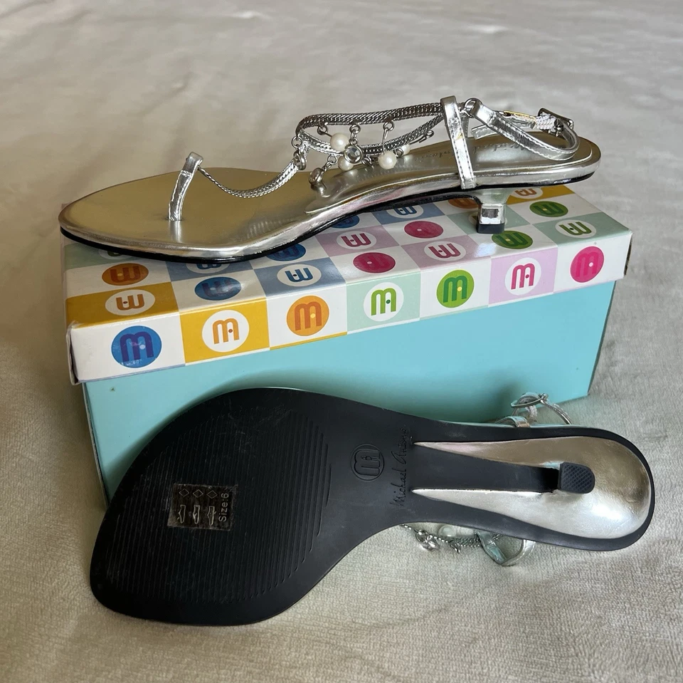 Sandalias Michael Antonio plateadas con detalles de perlas Foto 4 de 4