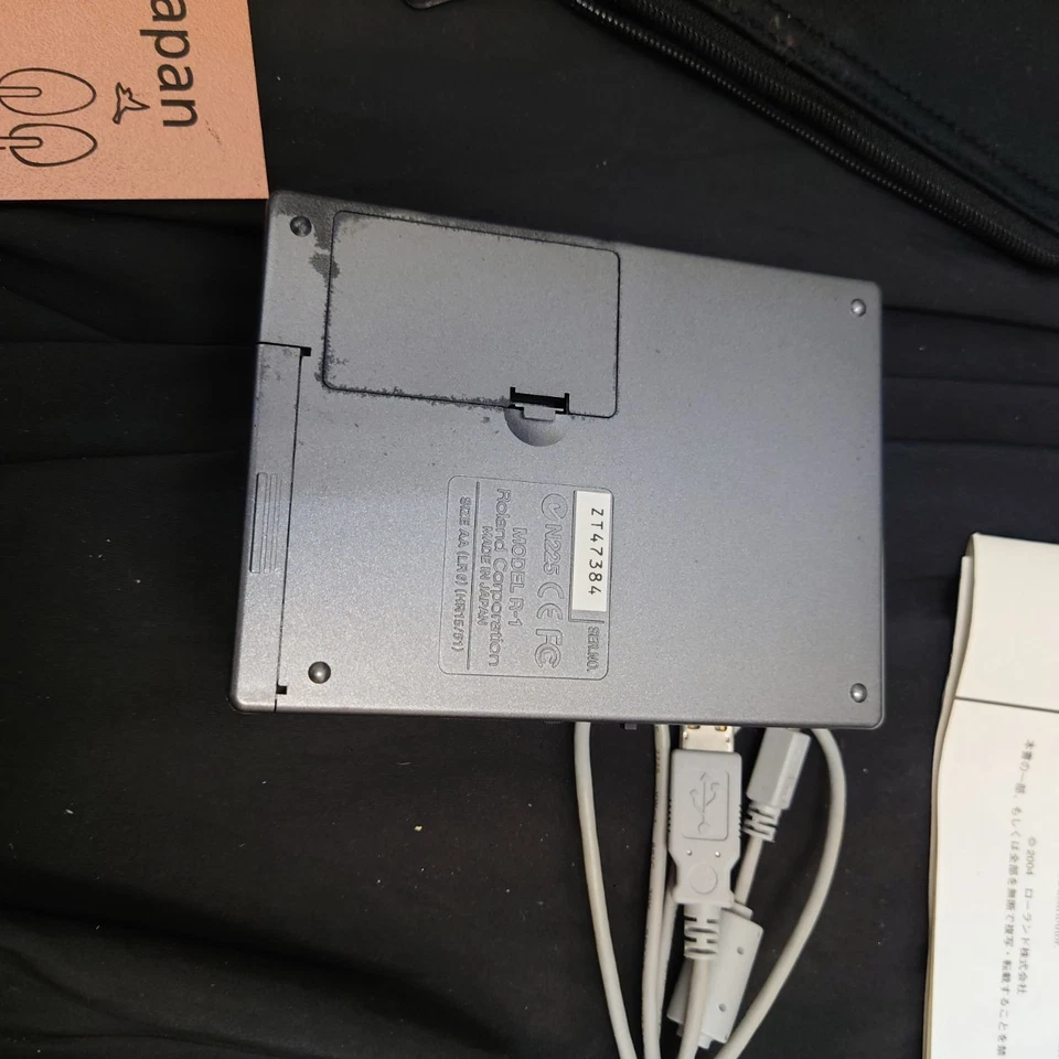 Roland Edirol R-1 Digital Recorder with Case Cable and Manual from Japan Tested - Image 4 of 4