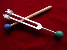 OM Tuner Tuning Fork 136.1 Hz with rubber ball