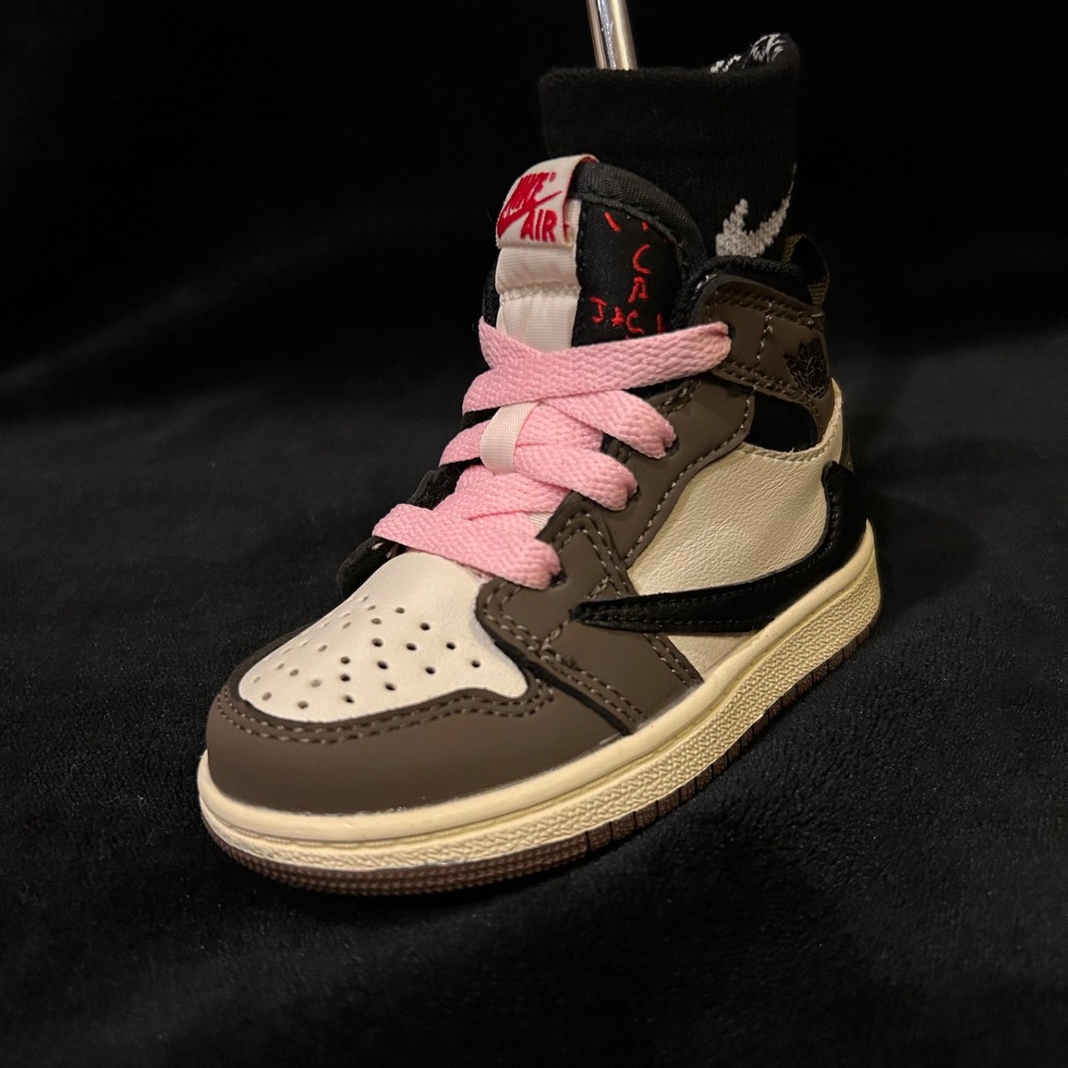 Jordan 1 Golf Putter Cover - Travis Scott Mocha High w/ Pink Laces