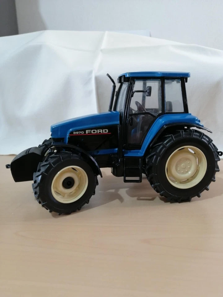 ROS 30136 TRATTORE Ford - NH 8970 TA Powers - 4WD (1995 - 1998)  1:32 Modellino - Immagine 2 di 4