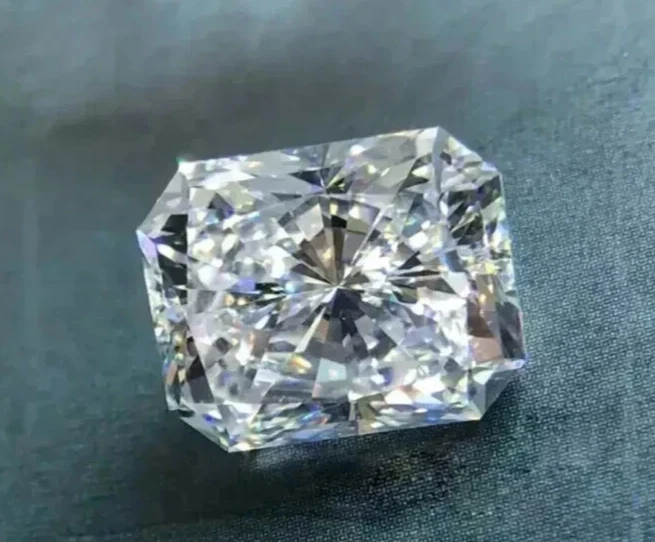 Loose Lab-Grown CVD Diamond 5.45 Ct Radiant Cut VVS1 - F Certified Diamond - Image 4 of 4