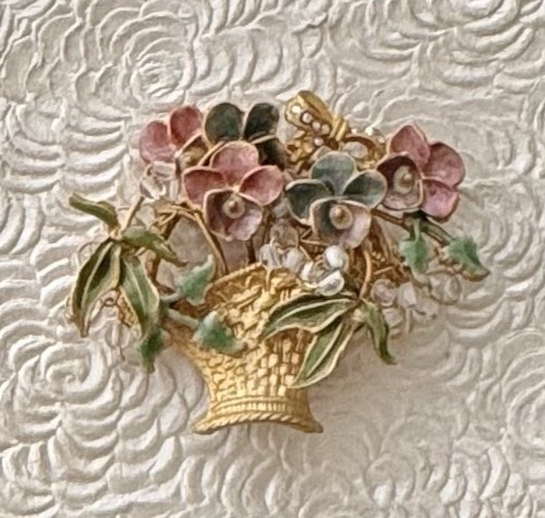 Vintage basket of pansies enamel on gold tone metal Brooch Pin