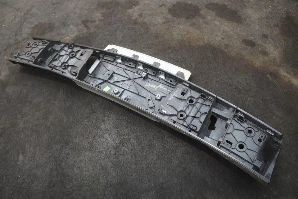 Alerón trasero soporte panel central 971827678AY Porsche Panamera Turbo 971 18 Foto 3 de 4