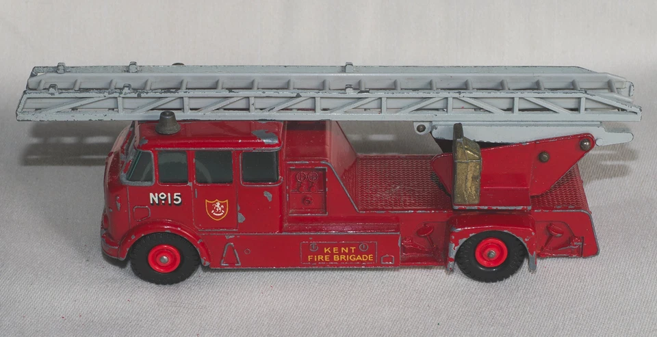 MATCHBOX KINGSIZE K-15 MERRYWEATHER CAMIÓN DE BOMBEROS KENT EN PRECIOSO ESTADO Foto 2 de 4