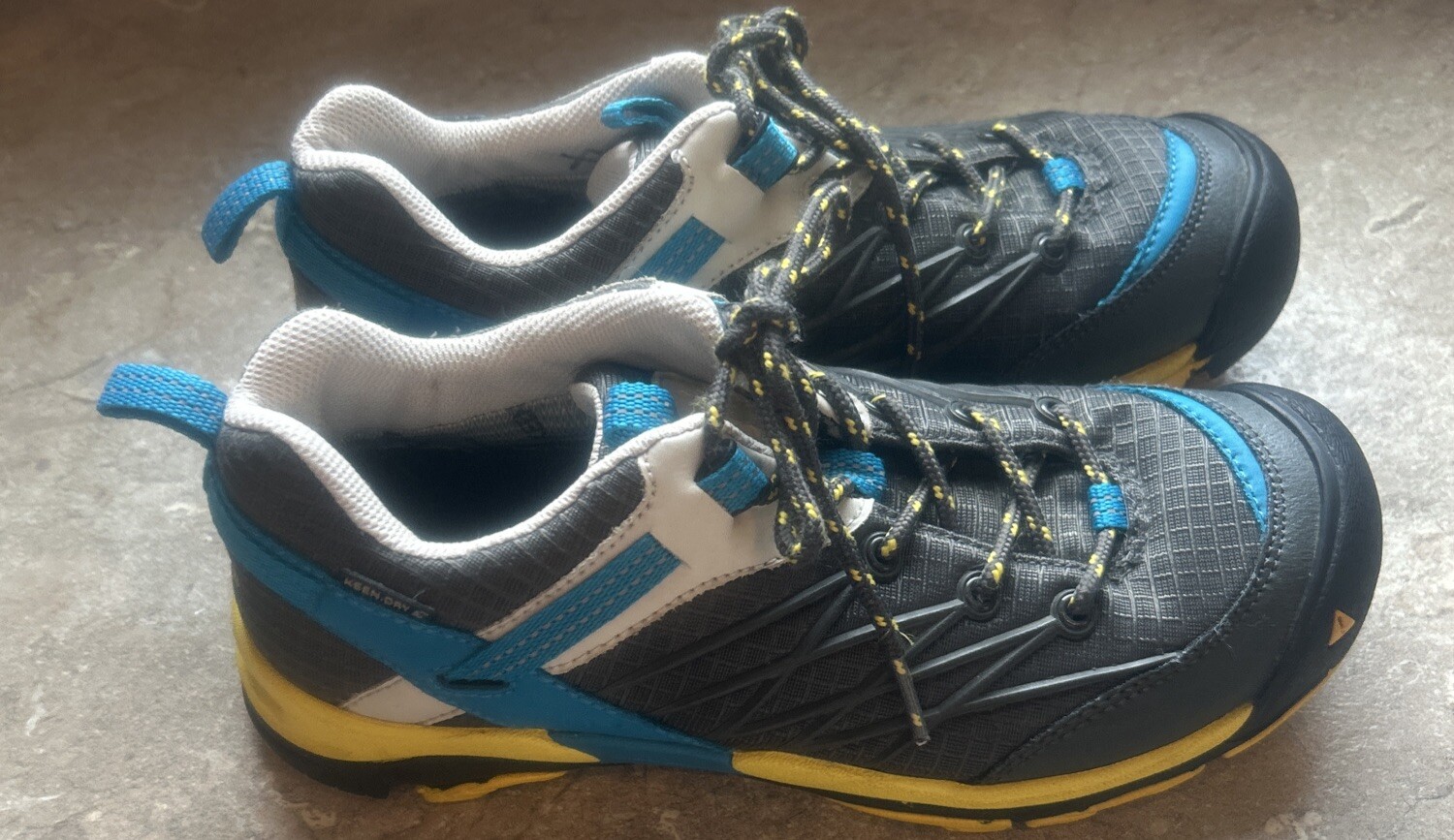 Scarpe da trekking da donna blu Keen Marshall taglia 7 grigie