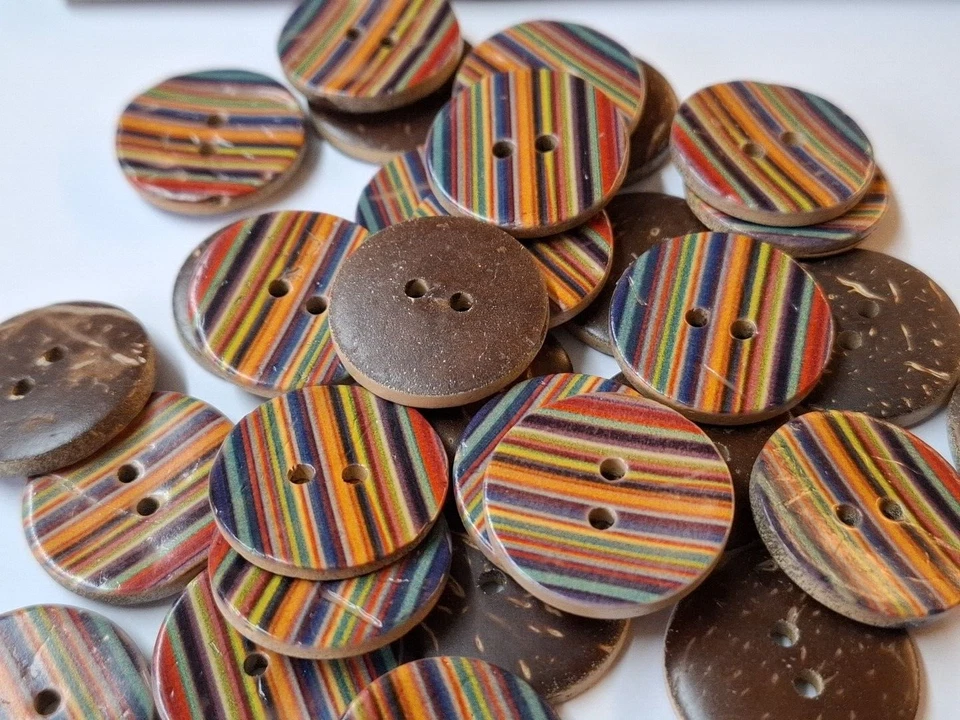 24mm Wooden Coconut Shell Round 2 Hole Buttons stipes x 6 - Image 2 of 4