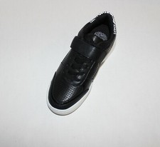 VINCE CAMUTO SARGITA BLACK LEATHER SNEAKER 6.5M