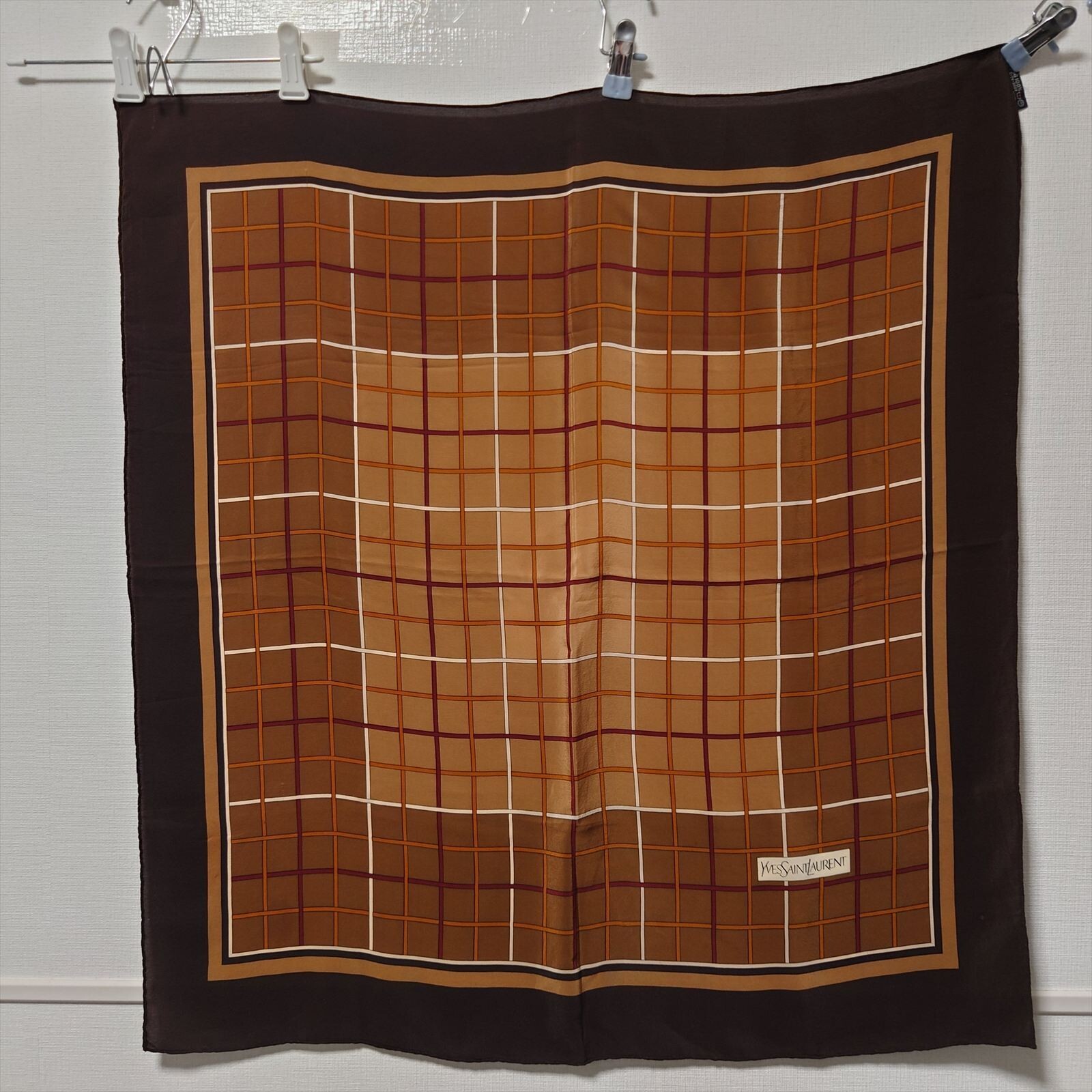 Sciarpa Yves Saint Laurent 75 cm 29" quadrata logo seta marrone