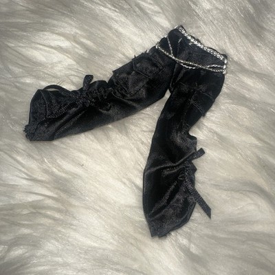 BRATZ DOLL CLOTHES PANTS SECRET BLIND DATE JADE BLACK PANTS WITH SILVER BELT