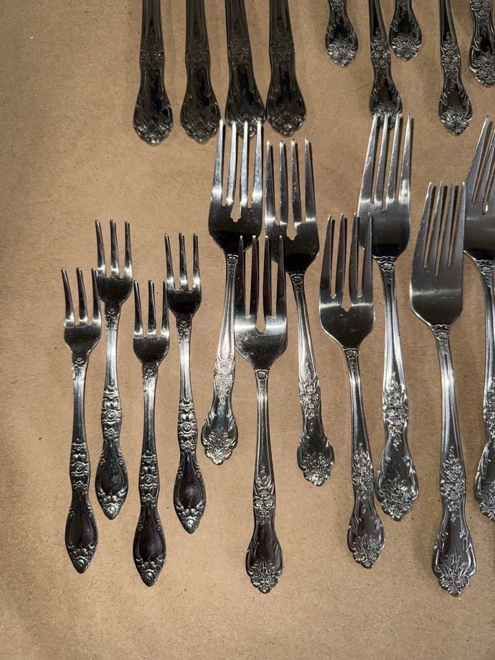 Rogers Oneida Stainless Floral Service For 4 With Serving And App. Forks 30pc - Image 4 of 4