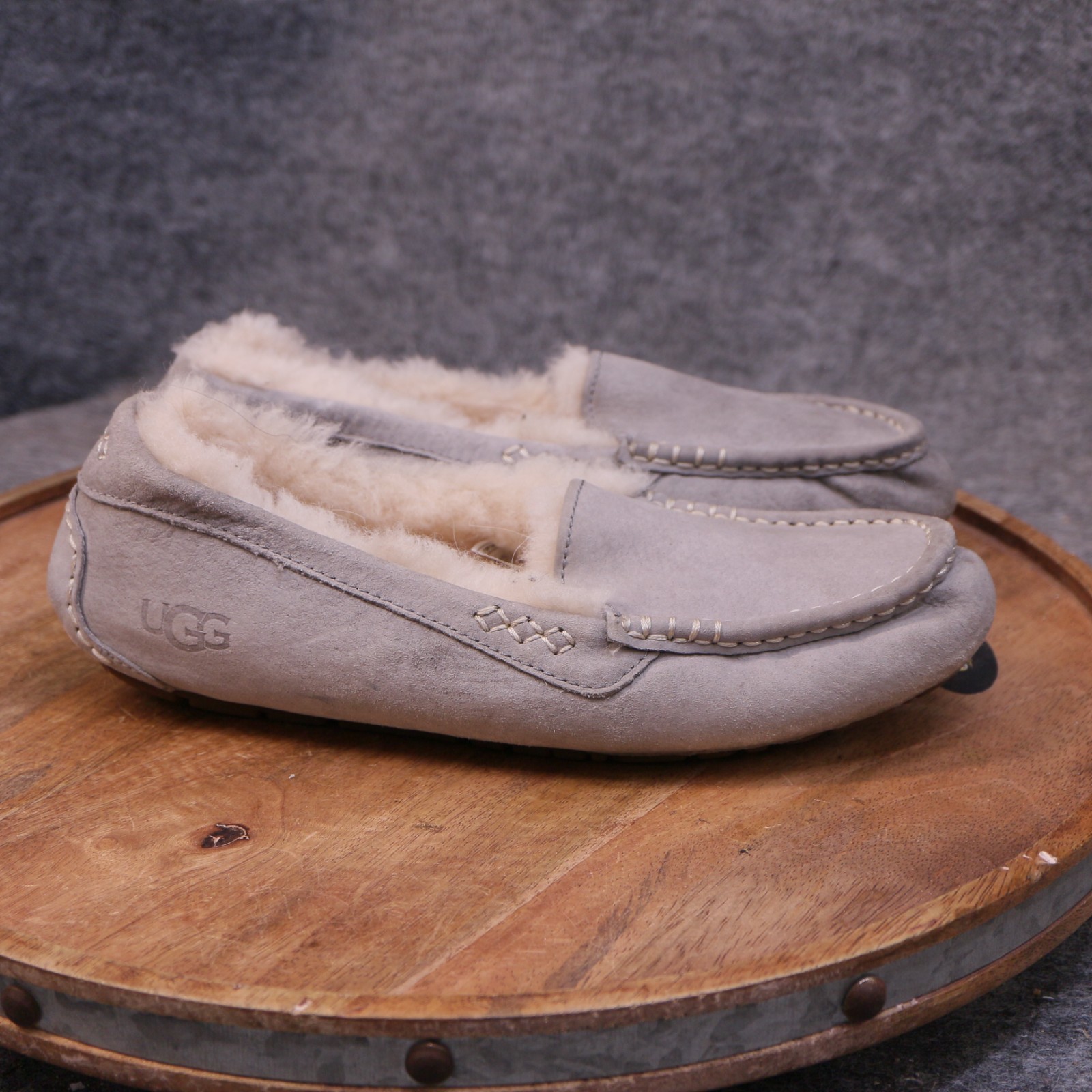 UGG Ansley Women’s Size 9 US Gray Suede Shearling Lined Moccasin Slippers