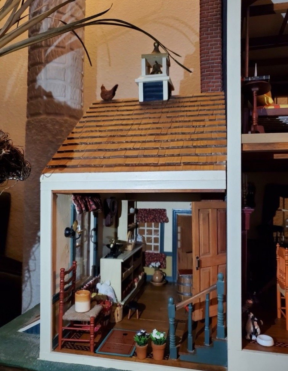 Rare Franklin Mint Heartland Hollow Dollhouse Collectible Doll