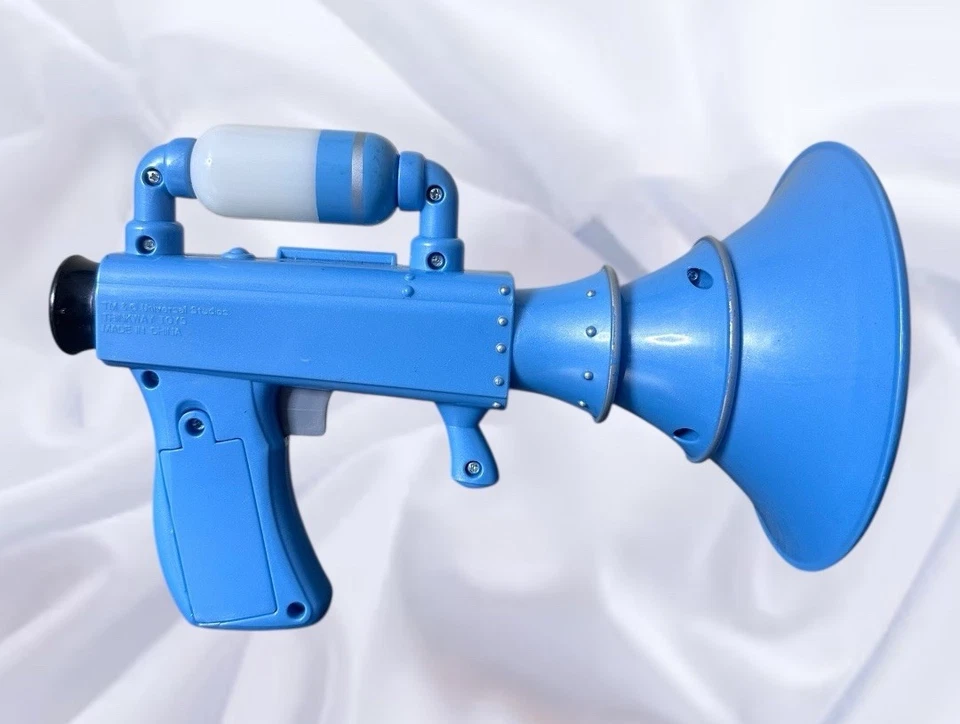 Despicable Me Minion Fart Blaster Gun Thinkway Toys Lights Sounds NEW BATTERIES - Image 3 of 4