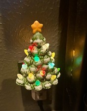 Ceramiczna choinka w stylu retro wtyczka ścienna ze światłami i gwiazdą