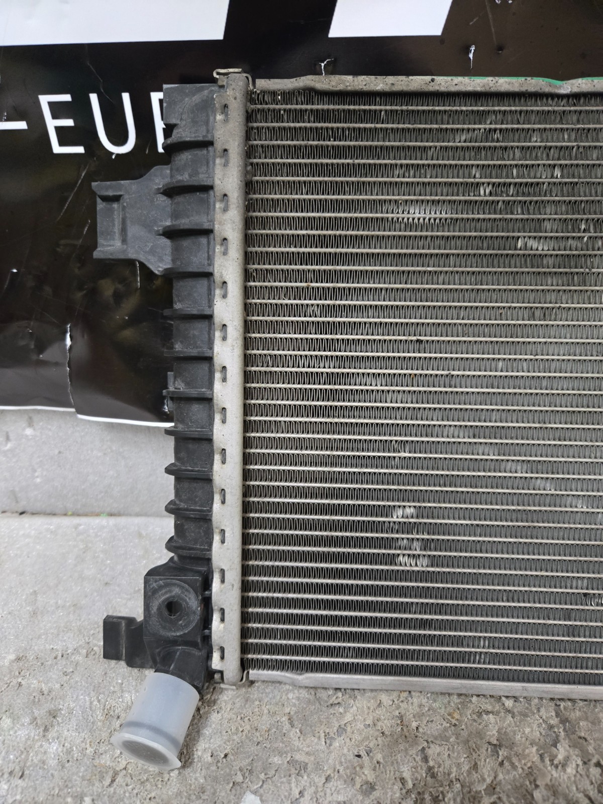 2018 2019 2020 2021 LAMBORGHINI URUS RADIATOR LEFT LH DRIVER SIDE OEM 4M0121218F