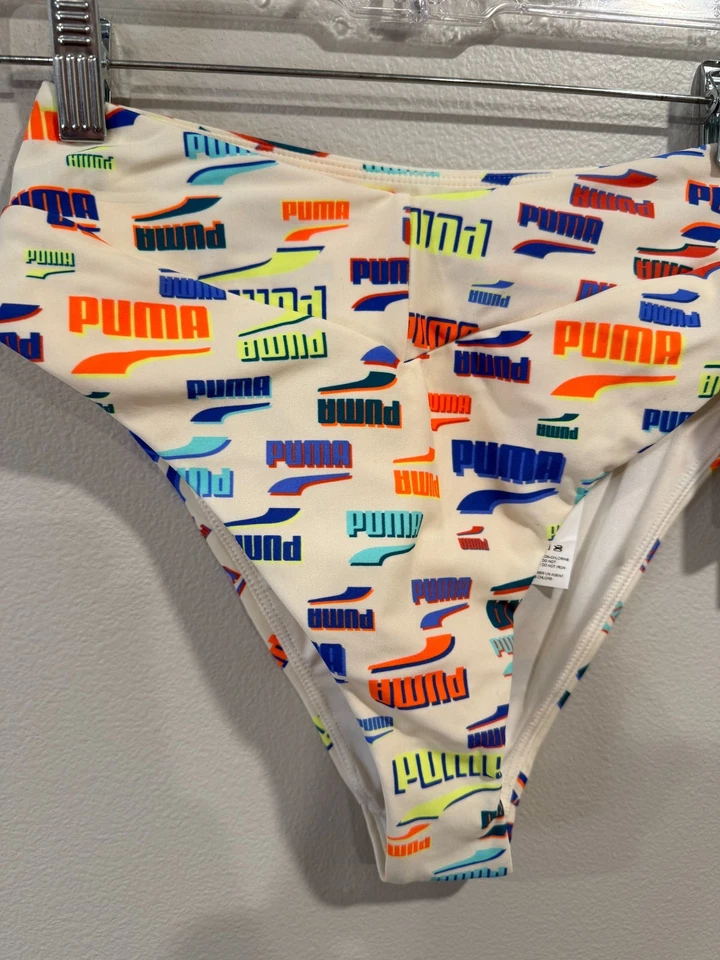 Calcinha de biquíni Puma bege com escrita multicolorida novo tamanho pequeno - Imagem 3 de 4