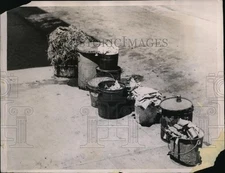 1935 Press Photo New Orleans garbage collectors on strike as picture shows.