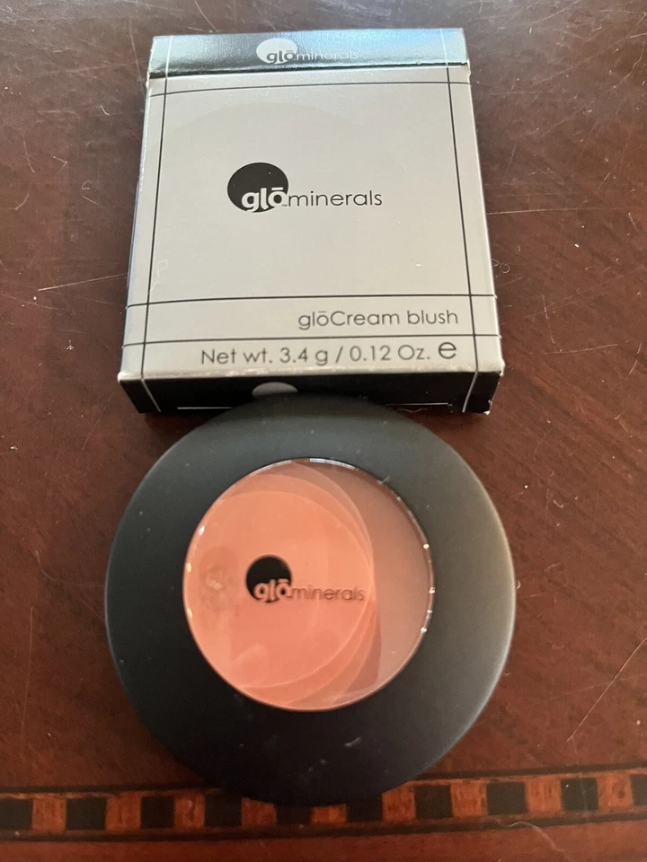 Glominerals Pressed Powder cream Blush - 3.4g / 0.12oz - fig Glocream - Image 3 of 4